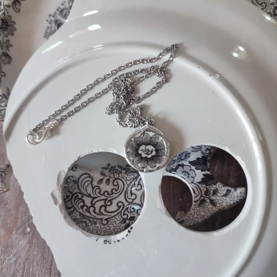 Collana artigianale in ceramica vintage ORZO