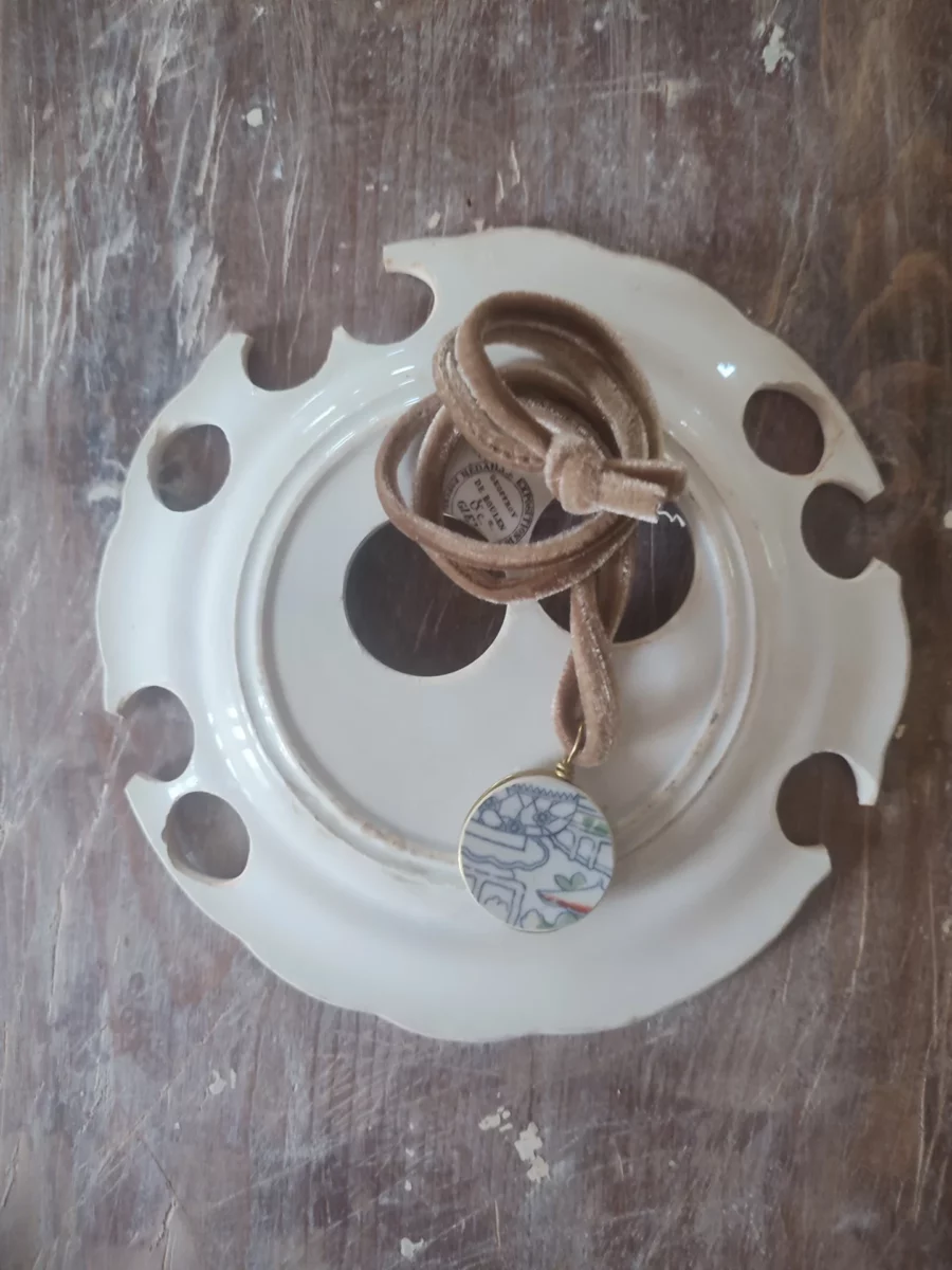 Collana artigianale in ceramica vintage OVUNQUE