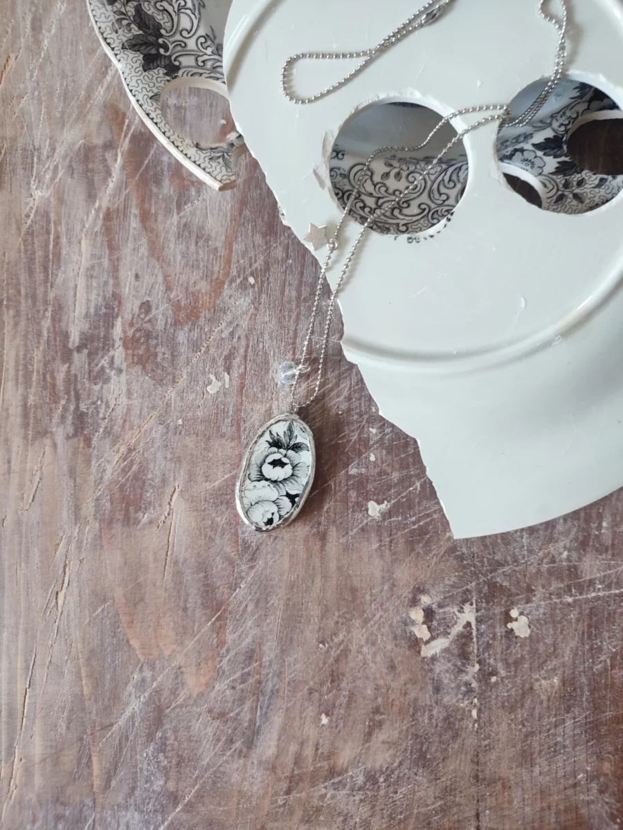 Collana artigianale in ceramica vintage SORPRENDIMI