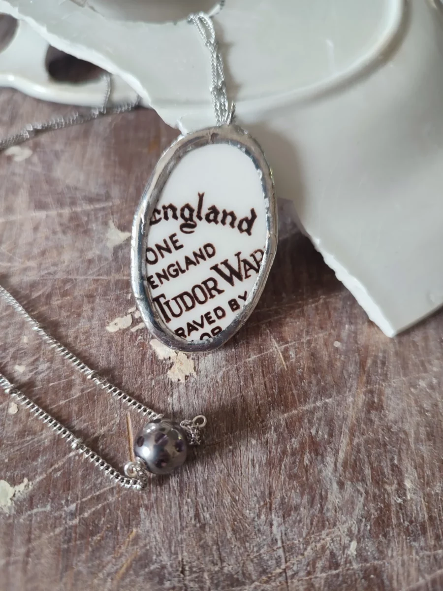 Collana artigianale in ceramica vintage TUDOR